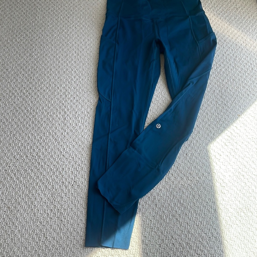 LuluLemon leggings in indigo blue size 6 with side pockets